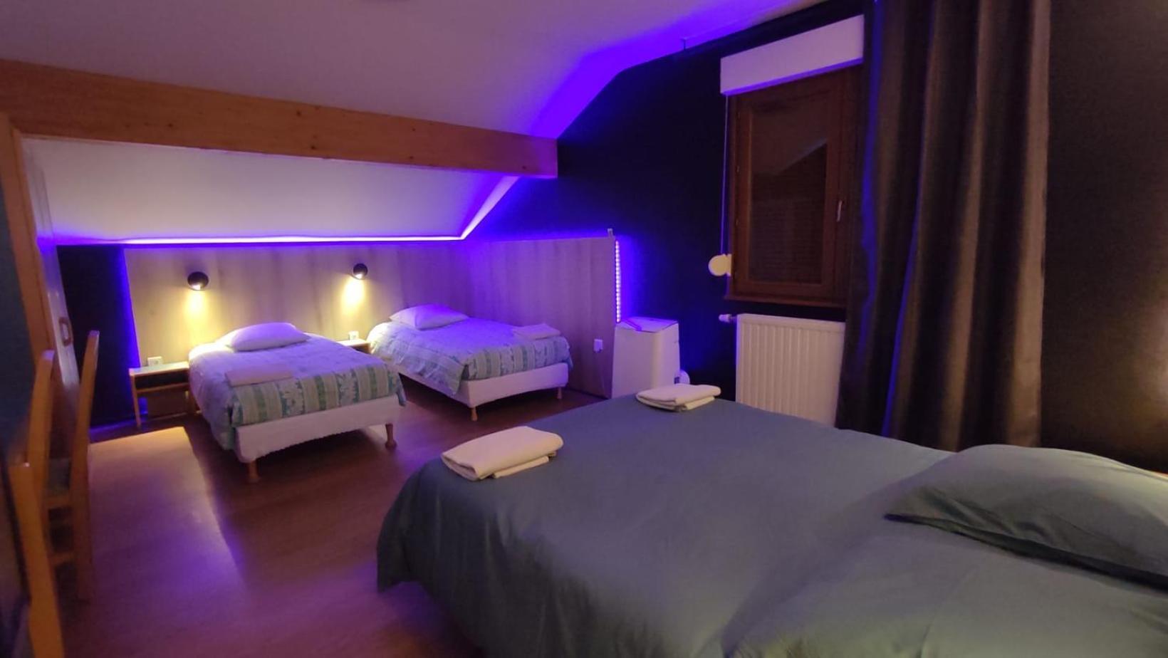Logis Auberge De La Poirie Tendon Exteriör bild
