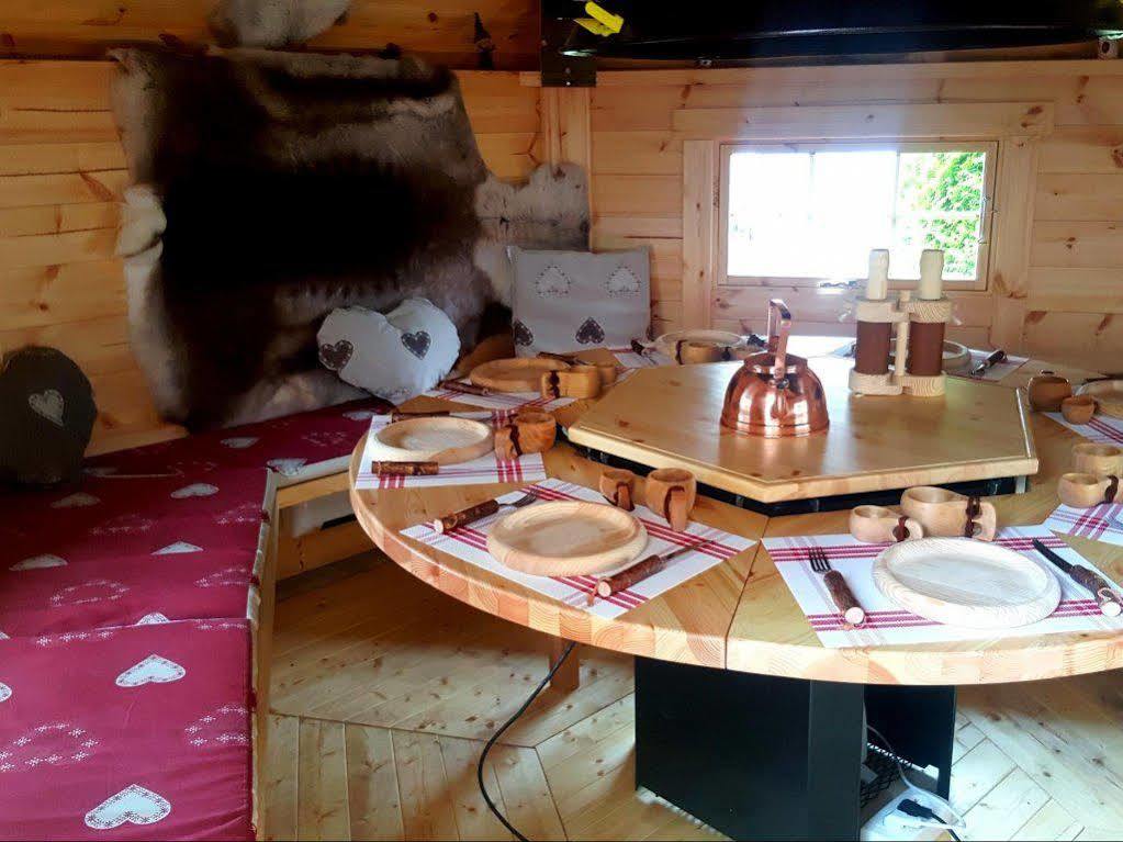 Logis Auberge De La Poirie Tendon Exteriör bild