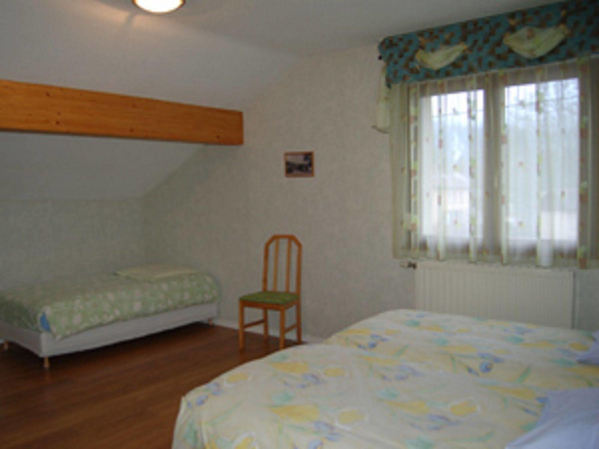 Logis Auberge De La Poirie Tendon Exteriör bild