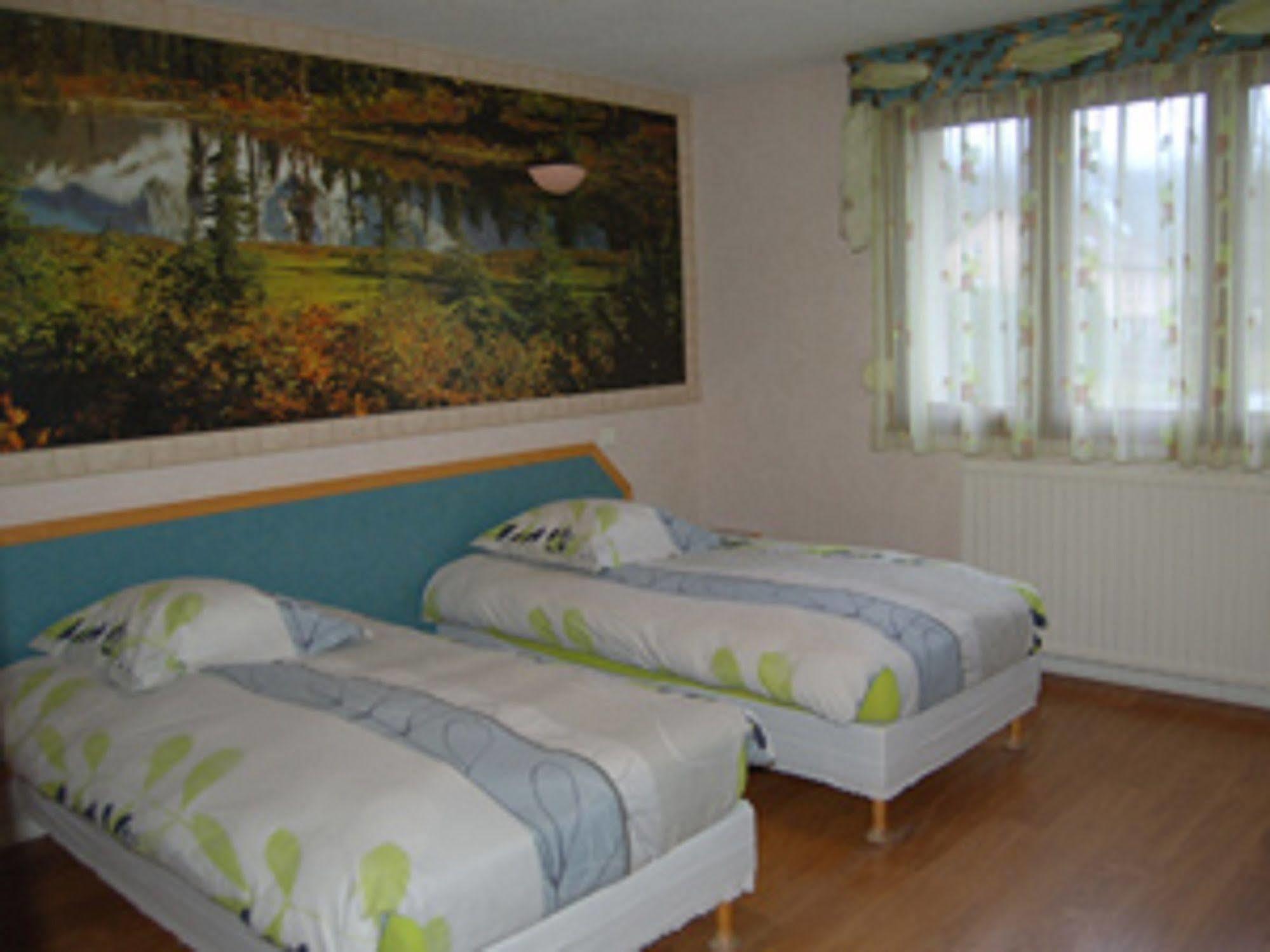 Logis Auberge De La Poirie Tendon Exteriör bild